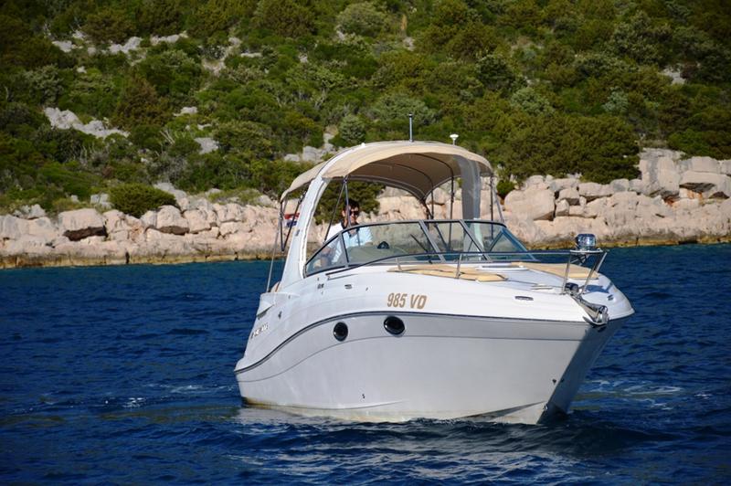 Book yachts online - motorboat - Four Winns 278 Vista White - 985 VD - WHITE - rent