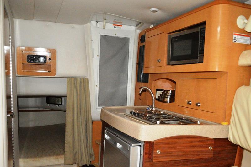 Book yachts online - motorboat - Four Winns 278 Vista White - 985 VD - WHITE - rent