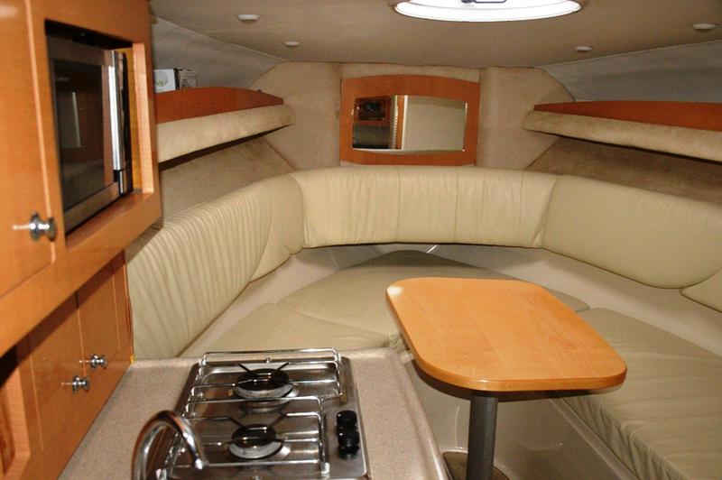 Book yachts online - motorboat - Four Winns 278 Vista White - 985 VD - WHITE - rent