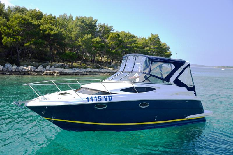 Book yachts online - motorboat - Regal Commodore 2860 - 1115 VD - rent