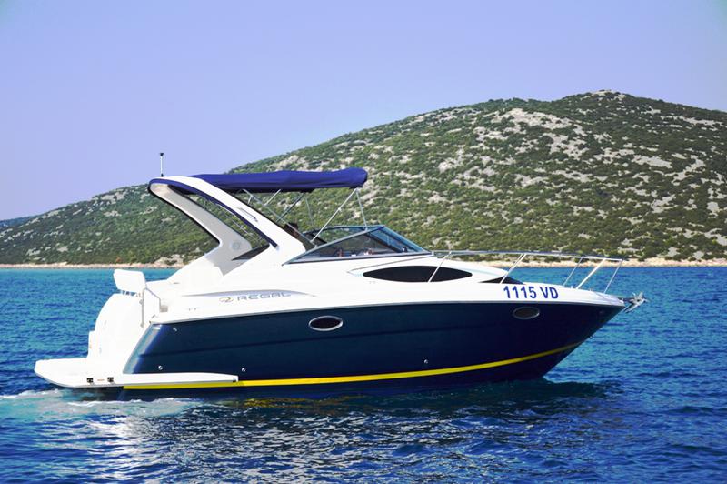 Book yachts online - motorboat - Regal Commodore 2860 - 1115 VD - rent