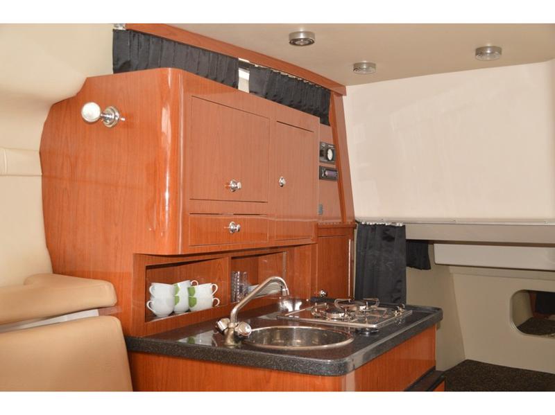 Book yachts online - motorboat - Regal Commodore 2860 - 1115 VD - rent