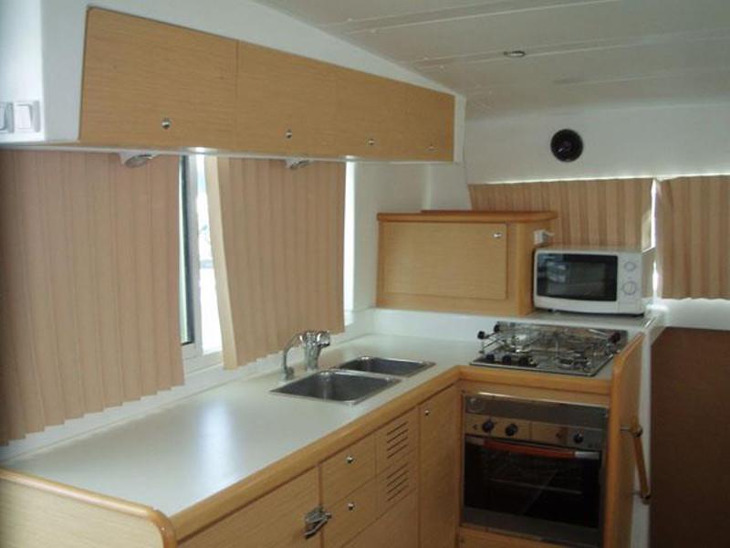 Book yachts online - catamaran - Lagoon 420 - Sofia VI - rent
