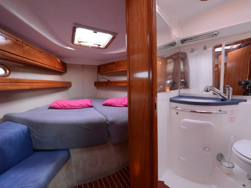 Book yachts online - sailboat - Bavaria 39 Cruiser - Fortuna (Sollar Panel) - rent