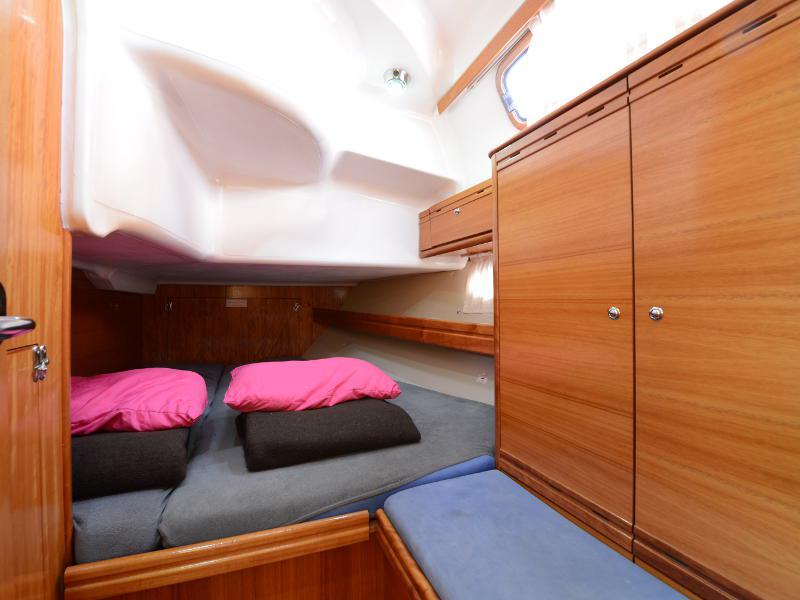 Book yachts online - sailboat - Bavaria 39 Cruiser - Fortuna (Sollar Panel) - rent