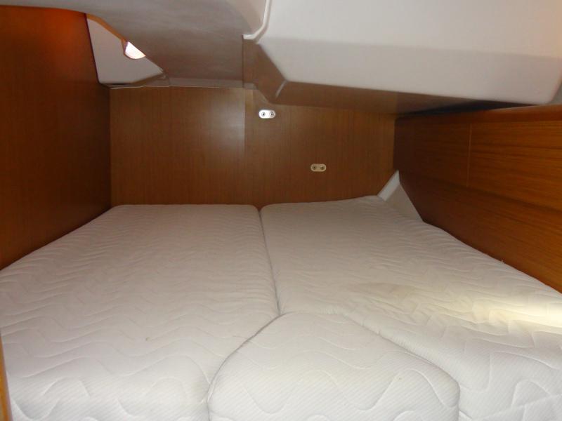 Book yachts online - sailboat - Jeanneau Sun Odyssey 44i - Ad Agio  - Bow &amp; Solar - rent