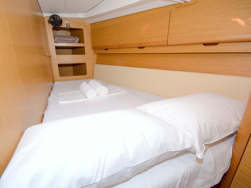 Book yachts online - sailboat - Jeanneau Sun Odyssey 44i - Ad Agio  - Bow &amp; Solar - rent