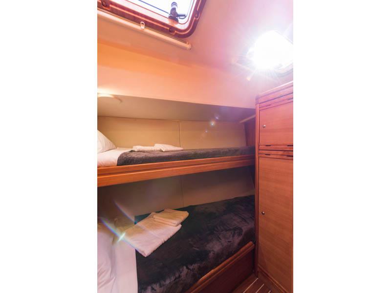 Book yachts online - sailboat - Bavaria 46 Cruiser - Zefyros - Bow &amp; Solar - rent