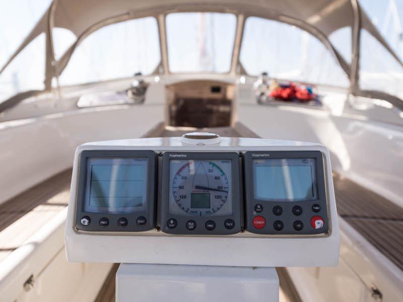 Book yachts online - sailboat - Bavaria 46 Cruiser - Zefyros - Bow &amp; Solar - rent