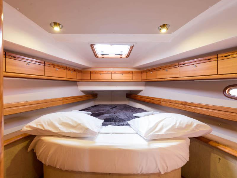 Book yachts online - sailboat - Bavaria 46 Cruiser - Zefyros - Bow &amp; Solar - rent