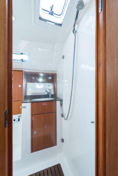 Book yachts online - sailboat - Bavaria 40 Cruiser - Deneb - Bow &amp; Solar - rent