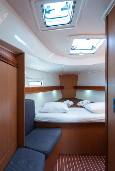 Book yachts online - sailboat - Bavaria 40 Cruiser - Deneb - Bow &amp; Solar - rent