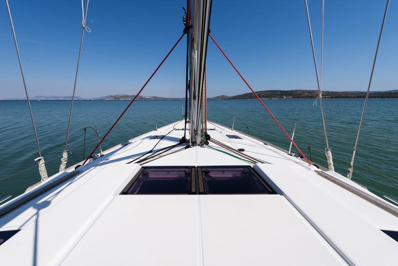 Book yachts online - sailboat - Jeanneau Sun Odyssey 469 - Vega  - A/C in Saloon - rent