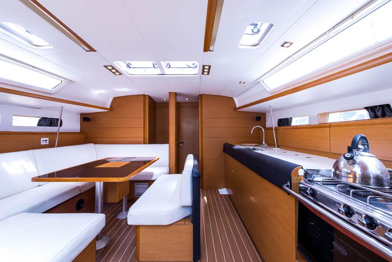 Book yachts online - sailboat - Jeanneau Sun Odyssey 469 - Vega  - A/C in Saloon - rent