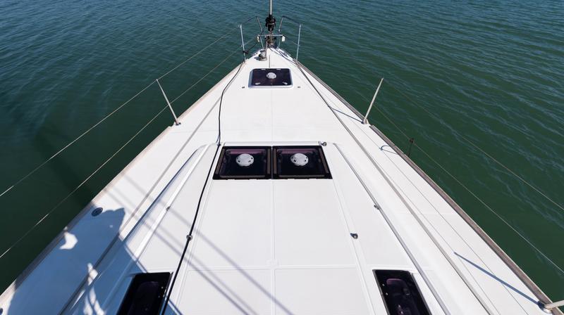 Book yachts online - sailboat - Jeanneau Sun Odyssey 469 - Vega  - A/C in Saloon - rent