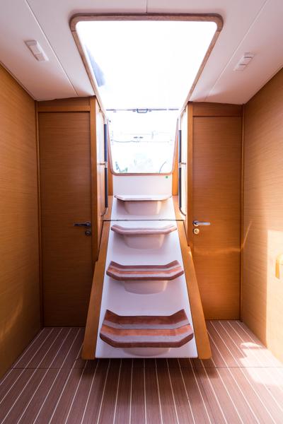 Book yachts online - sailboat - Jeanneau Sun Odyssey 469 - Vega  - A/C in Saloon - rent