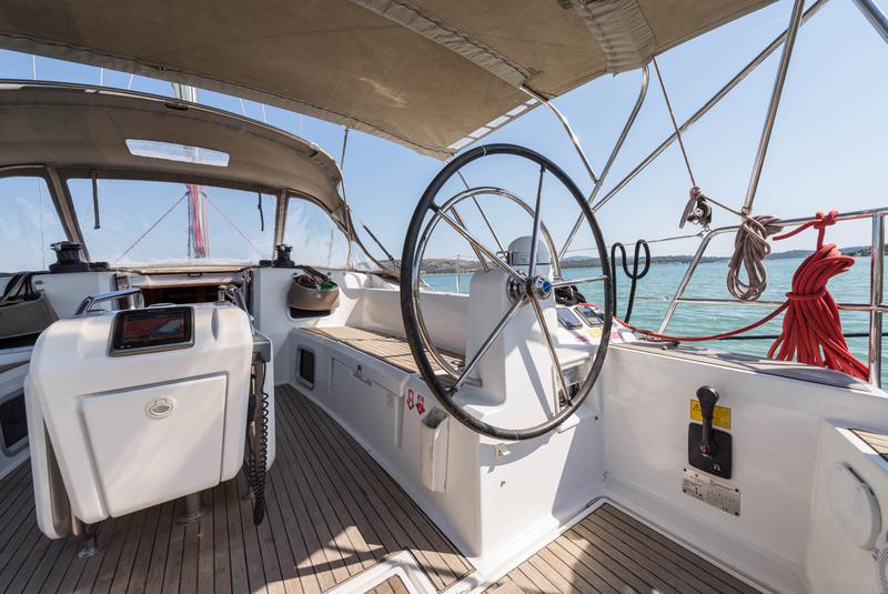 Book yachts online - sailboat - Jeanneau Sun Odyssey 469 - Vega  - A/C in Saloon - rent