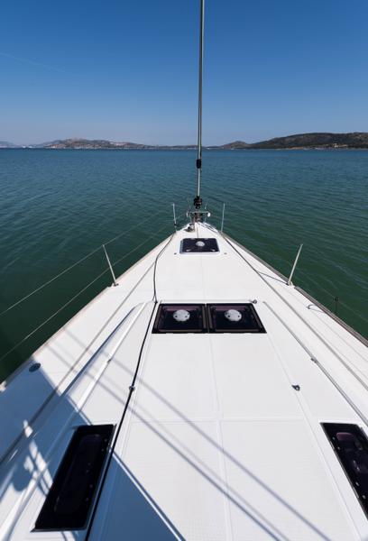 Book yachts online - sailboat - Jeanneau Sun Odyssey 469 - Vega  - A/C in Saloon - rent