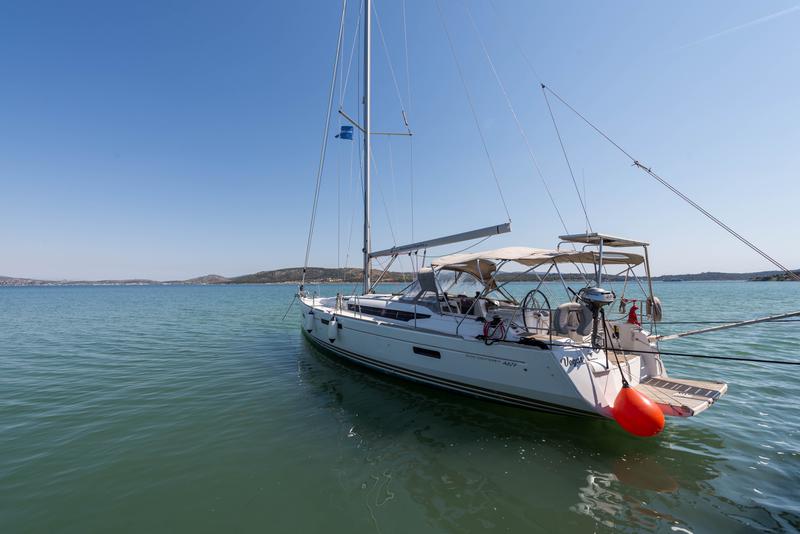 Book yachts online - sailboat - Jeanneau Sun Odyssey 469 - Vega  - A/C in Saloon - rent