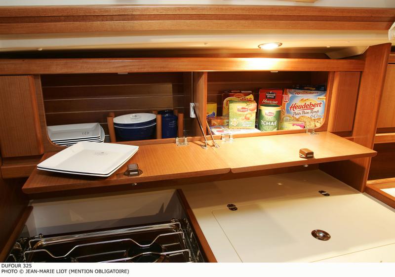Book yachts online - sailboat - Dufour 325 - Bijoux - rent