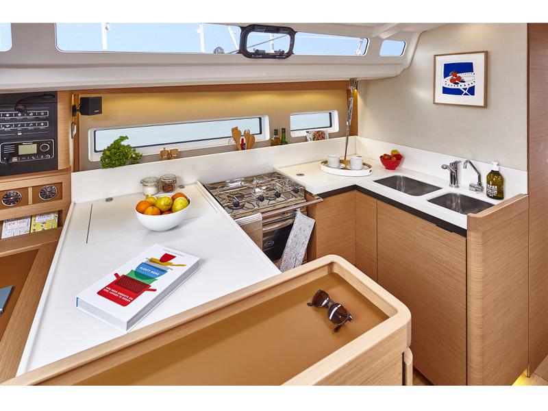 Book yachts online - sailboat - Sun Odyssey 440 / 4 cabins - Thalaia - rent