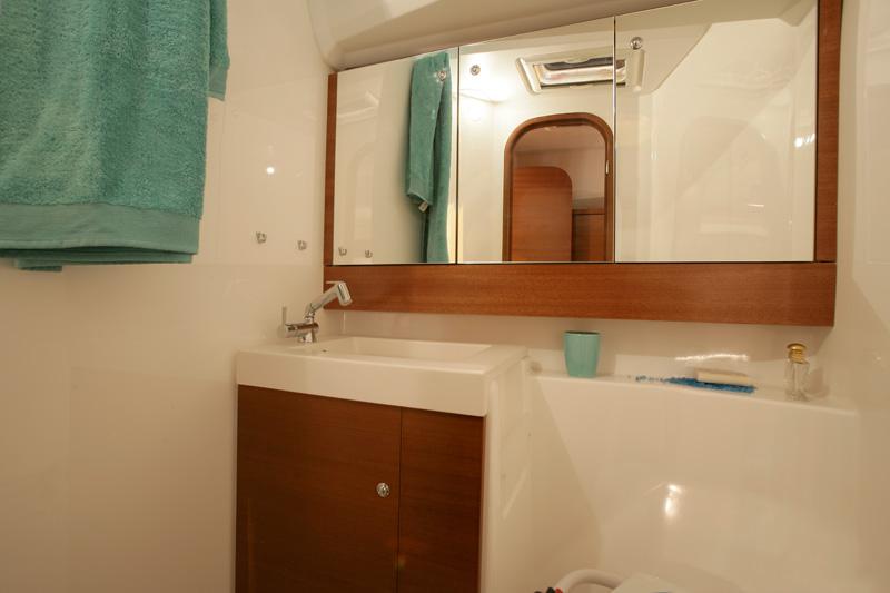 Book yachts online - sailboat - Dufour 405 RM - Kroya I - rent