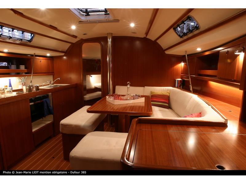 Book yachts online - sailboat - Dufour 385 - Tiare - rent