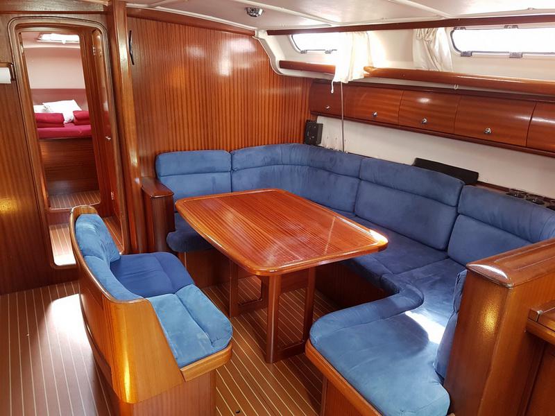 Book yachts online - sailboat - Bavaria 44 - Antares - rent