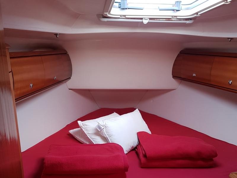 Book yachts online - sailboat - Bavaria 44 - Antares - rent