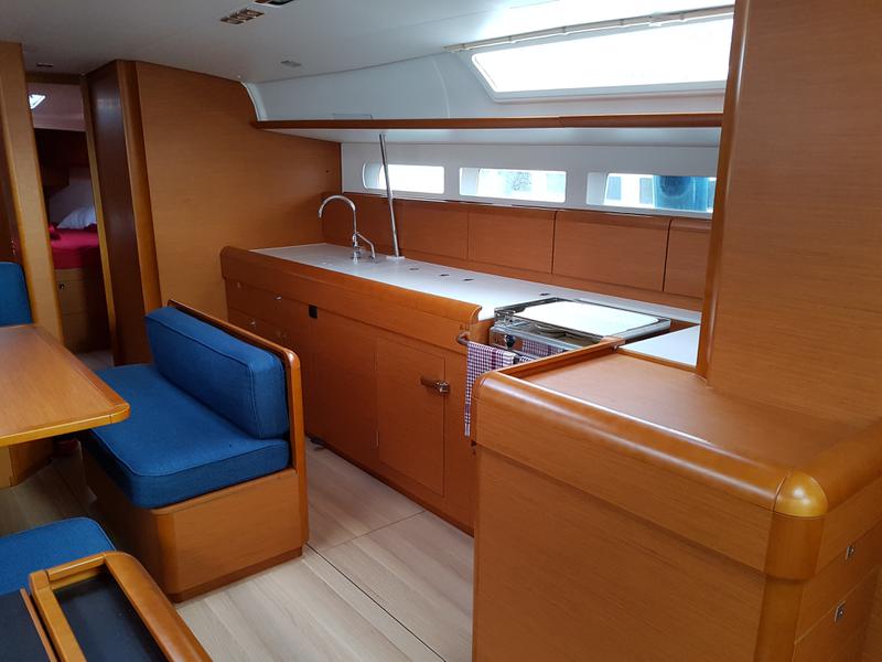Book yachts online - sailboat - Sun Odyssey 519 5+1cab. - My Perseus - rent