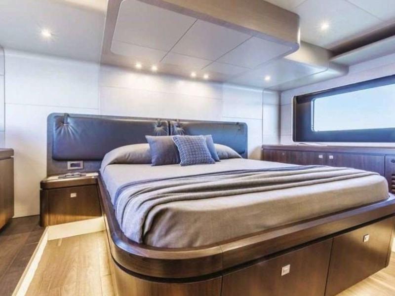 Book yachts online - motorboat - Absolute 58 - Elegant - rent