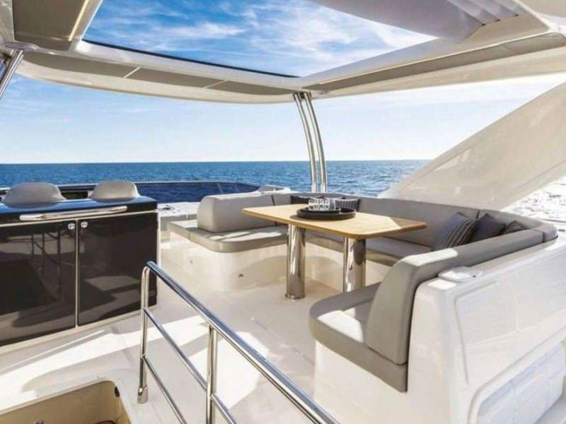 Book yachts online - motorboat - Absolute 58 - Elegant - rent