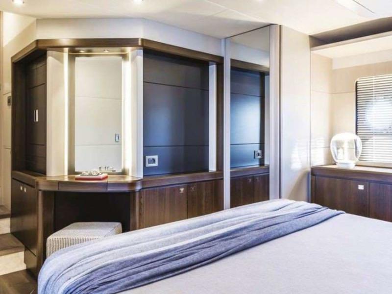 Book yachts online - motorboat - Absolute 58 - Elegant - rent