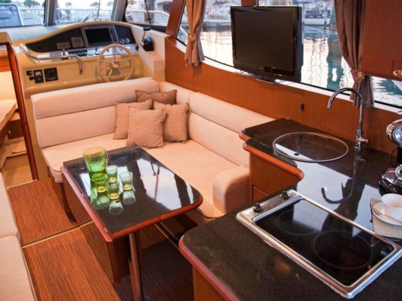 Book yachts online - motorboat - Greenline Hybrid 33 - List - rent