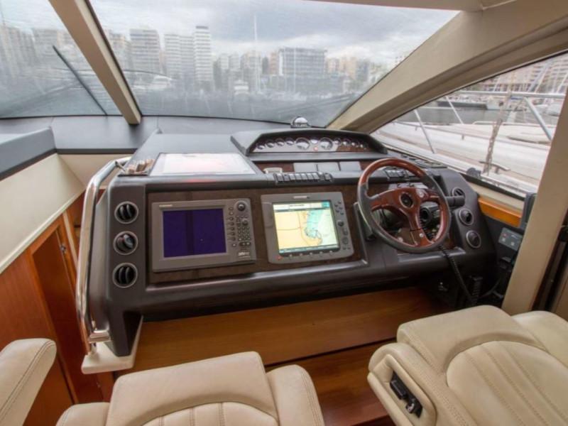 Book yachts online - motorboat - Princess V70 - Noble Beauty - rent