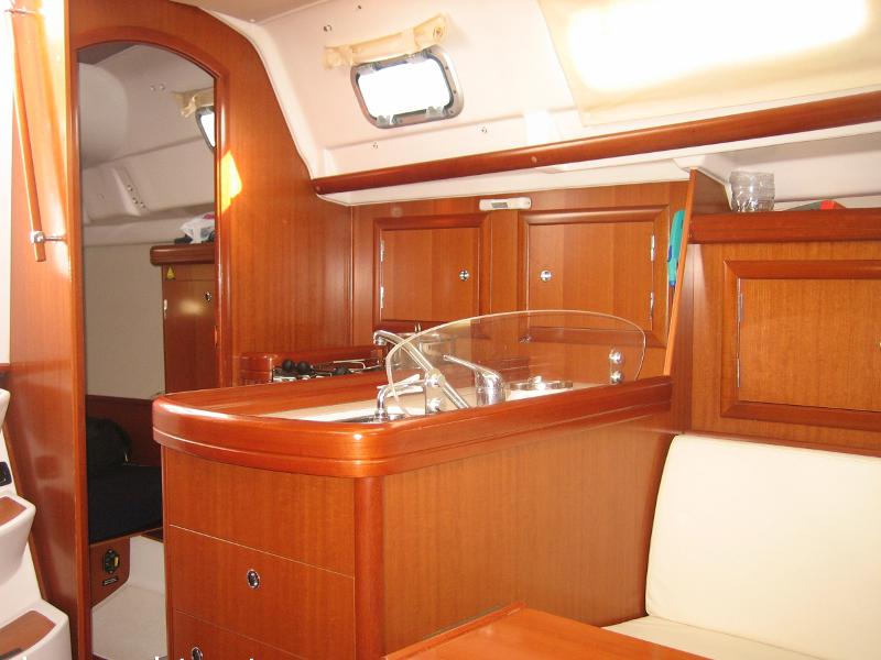 Book yachts online - sailboat - Oceanis 323 - PARALELO - rent