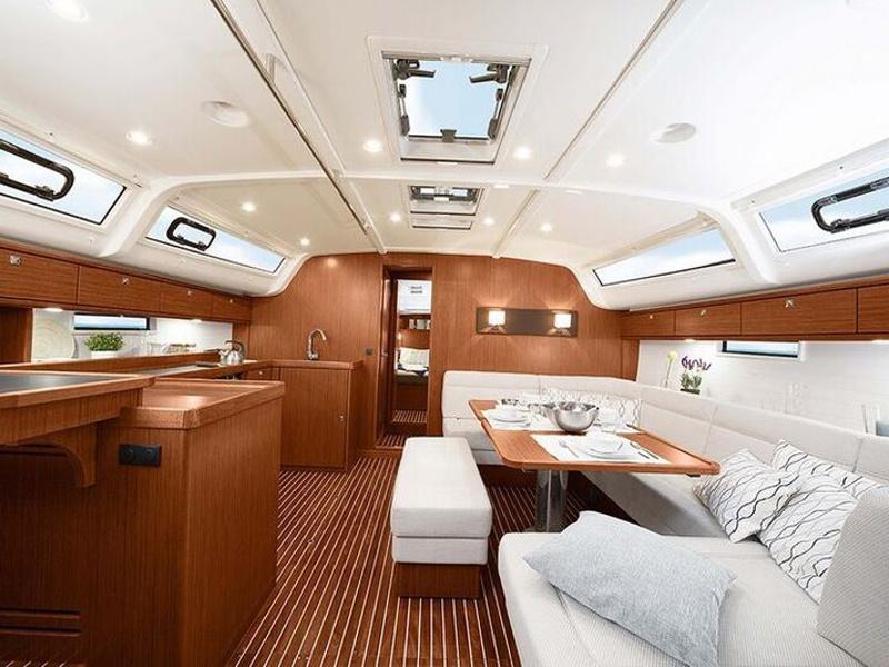 Book yachts online - sailboat - Bavaria Cruiser 51 - Anemone - rent