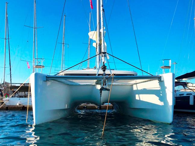 Book yachts online - catamaran - Lagoon 450  Flybridge - Golden Dream - rent