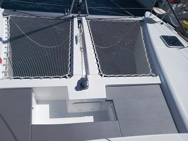 Book yachts online - catamaran - Lagoon 450  Flybridge - Golden Dream - rent