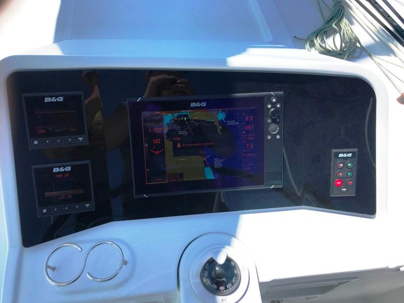 Book yachts online - catamaran - Lagoon 450  Flybridge - Golden Dream - rent