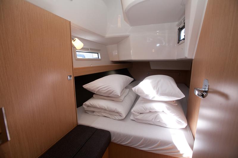 Book yachts online - sailboat - Bavaria Cruiser 37 - Matija - rent