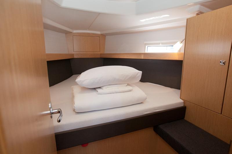 Book yachts online - sailboat - Bavaria Cruiser 37 - Matija - rent