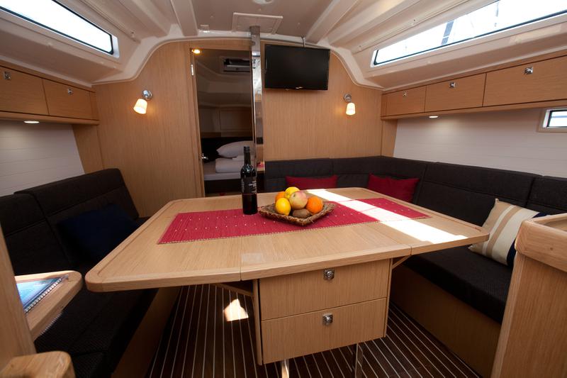 Book yachts online - sailboat - Bavaria Cruiser 37 - Matija - rent