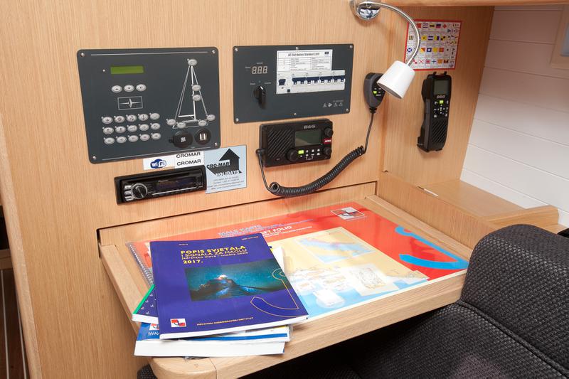 Book yachts online - sailboat - Bavaria Cruiser 37 - Matija - rent