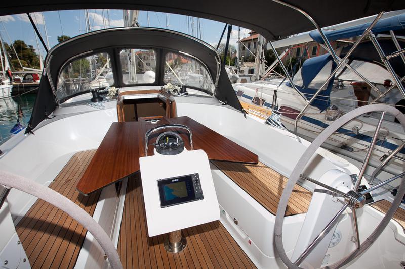 Book yachts online - sailboat - Bavaria Cruiser 37 - Matija - rent