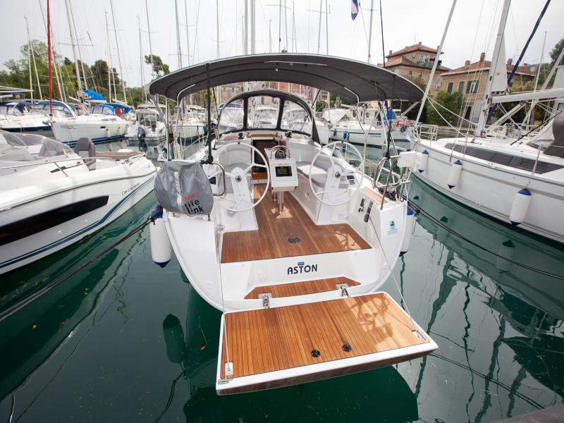 Book yachts online - sailboat - Bavaria Cruiser 34  Style - Aston - rent