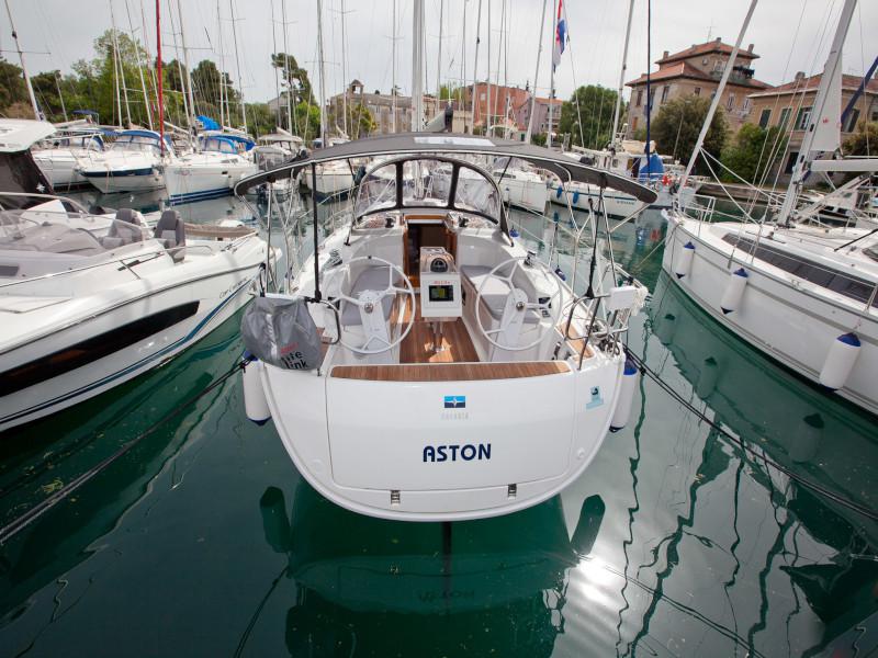Book yachts online - sailboat - Bavaria Cruiser 34  Style - Aston - rent