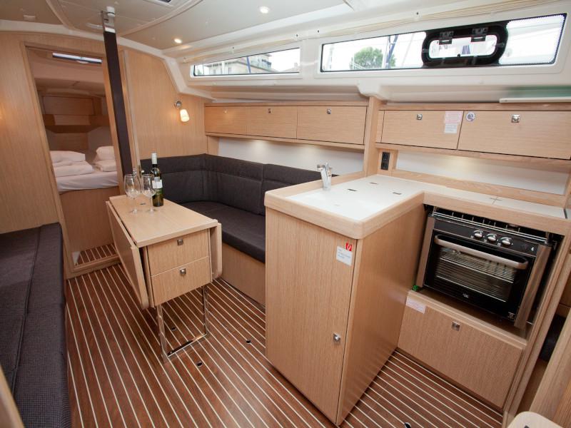 Book yachts online - sailboat - Bavaria Cruiser 34  Style - Aston - rent