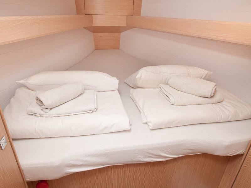 Book yachts online - sailboat - Bavaria Cruiser 34  Style - Aston - rent