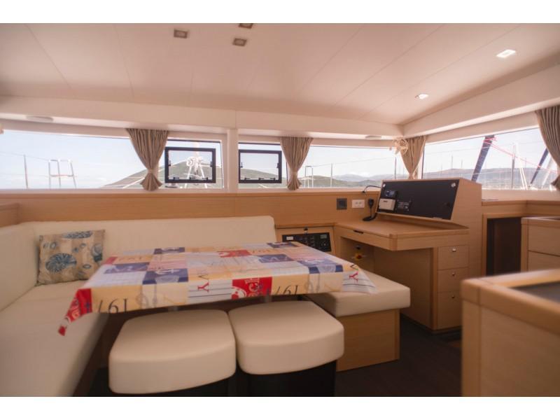 Book yachts online - catamaran - Lagoon 400 S2 - Why not 11 - rent